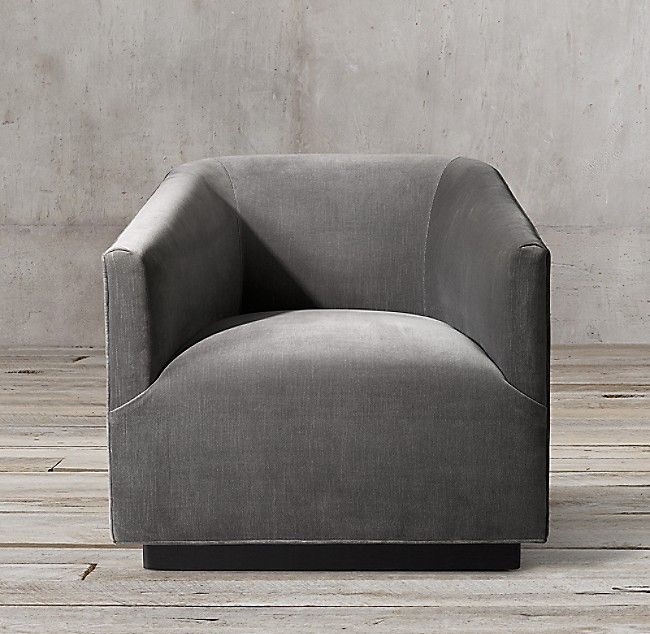 Купить Дизайнерское кресло для гостиной Italian Shelter по цене 61 600  руб.