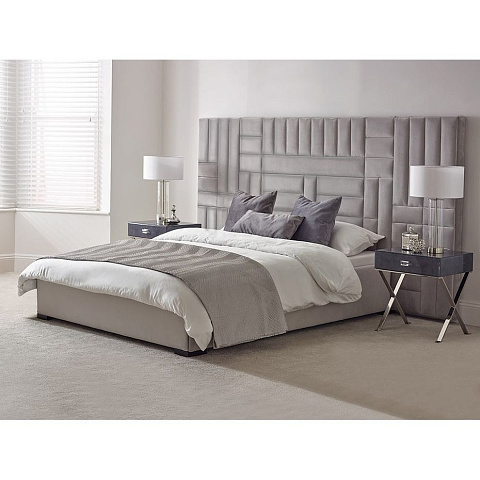 Купить  Кровать с высоким изголовьем Emilio по цене 94 600 руб.