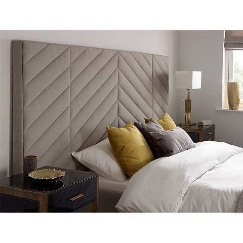 Купить  Кровать с высоким изголовьем Memphis по цене 124 800 руб.