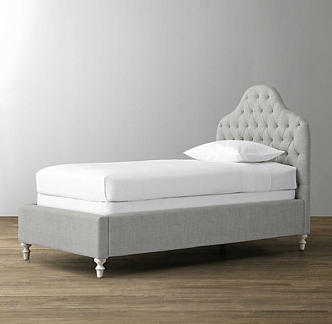 Купить  Кровать детская Reese Tufted в классическом стиле по цене 90 600 руб.