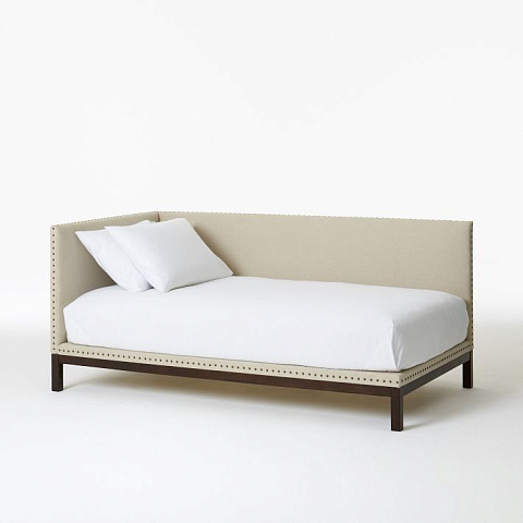 Купить  Кровать детская Nailhead Trim в классическом стиле по цене 118 000 руб.