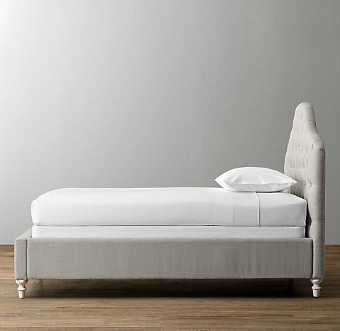 Купить  Кровать детская Reese Tufted в классическом стиле по цене 90 600 руб.
